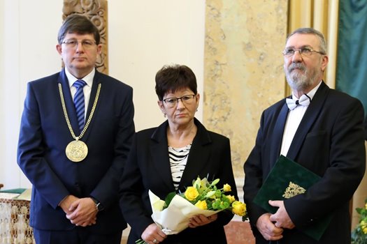 „A zene az kell…”  Beszélgetés Hajas Bélával